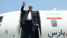 پزشکیان راهی باکو شد+فیلم