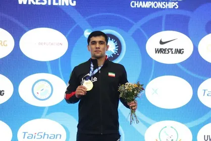 ایمان محمدی دومین طلایی ایران در کشتی فرنگی قهرمانی آسیا + فیلم