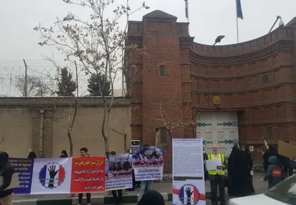 دانشجویان دانشگاه&zwnj;های تهران مقابل سفارت فرانسه تجمع کردند