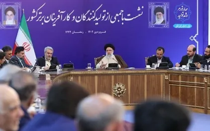 دیدار رئیس جمهور با جمعی از تولید کنندگان و کار آفرینان برتر