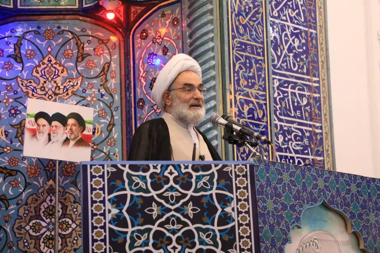 امام جمعه رشت: صیانت از حقوق کشور اولویت دیپلماسی باشد