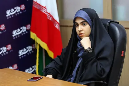 محمدحسینی: آقای رئیسی، نسبت شما با لیست&zwnj;بندها و انتصاب&zwnj;کنندگان در روز نخست دولت&zwnj;تان چه خواهد بود؟ / آیا بدون خط قرمز با فساد برخورد می&zwnj;کنید؟