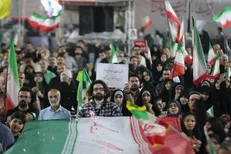 نود و یکمین شب میدان‌داری دیار میرزا کوچک خان/اهالی شریف رشت زیر باران رحمت الهی سنگر دفاع ملی را مقتدرانه حفظ کردند+فیلم
