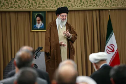 رهبر انقلاب: مسئولان دولتی نگویند رشد ۸ درصدی محقق نمی&zwnj;شود/ عدم وابستگی به دلار باید پیگیری جدی شود + فیلم