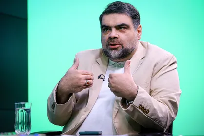 هیچ دستگاه دولتی و وزیری از شانا حمایت نمی&zwnj;کند/ تغییرات جدی در لیست تهران خواهیم داشت/ مواضع میرسلیم مورد تایید ما نیست + فیلم