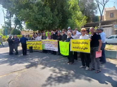 تجمع بازنشستگان تأمین اجتماعی در چند شهر/ مابه‌التفاوت دو ماه اول سال پرداخت شود