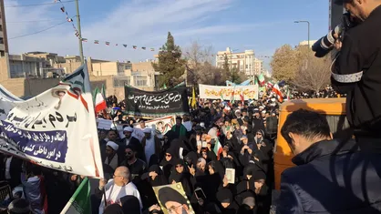 رجز خوانی مردم قم برای ترامپ قمارباز! +فیلم