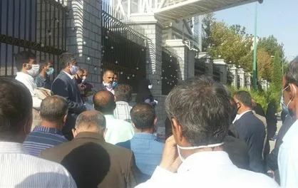کارکنان مخابرات روستایی مجددا مقابل مجلس تجمع کردند