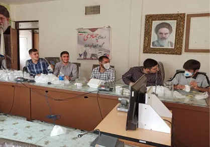 جهادگران دانشگاه آزاد سنندج اقدام به تولید و بسته&zwnj;بندی ماسک بهداشتی کردند
