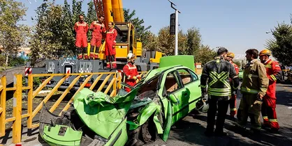 ۶ نفر در حادثه واژگونی جرثقیل دربزرگراه محلاتی کشته و زخمی شدند+ فیلم