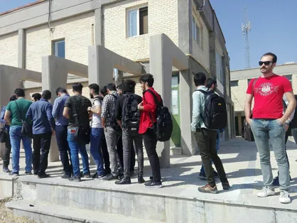 صف ۲۰۰ متری سلف غذاخوری دانشکده مهندسی دانشگاه سمنان/ دانشجویان باید ۴۰ دقیقه منتظر بمانند! + تصاویر
