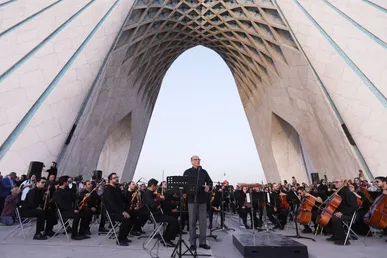 شکوه همدلی در صدای ارکسترسمفونیک تهران / آواز ایران در میدان آزادی پیچید + عکس