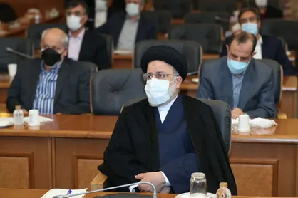 مهمترین مسائل مطرح شده در دیدار رئیسی با نخبگان اقتصادی؛ از کسری بودجه ۴۰۰ هزار میلیاردی تا
توزیع ناعادلانه ثروت و یارانه&zwnj;ها