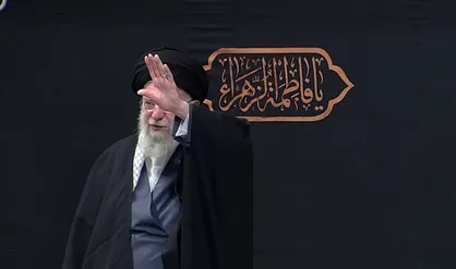 اولین شب مراسم عزاداری شهادت حضرت زهرا(س) با حضور رهبر انقلاب + فیلم