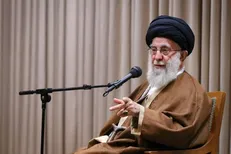 رهبر انقلاب: وظیفه حوزه علمیه ترسیم خطوط اصلی و فرعی تمدن نوین اسلامی و سپس تبیین و ترویج و فرهنگ سازی آن در جامعه است + فیلم