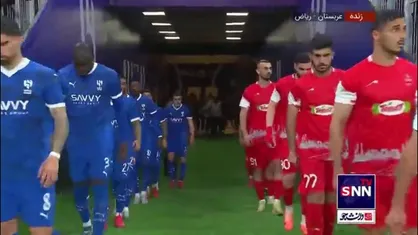 ورود بازیکنان پرسپولیس به زمین ورزشگاه کینگدام آرنا ریاض
