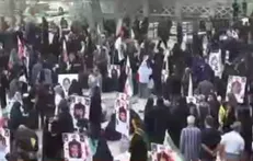 حضور پرشور مردم در گلزار شهدای میناب به مناسب چهلمین روز شهادت دختران دانش آموز مدرسه شجره طیبه