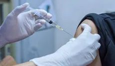 انتقاد دانشجویان از عدم مدیریت در اولویت‌بندی برخی دانشگاه‌ها در تزریق واکسن/ واکسن کی به دانشجو می‌رسد؟