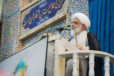همه باید با استقامت در برابر توطئه‌های دشمنان ایستادگی کنند