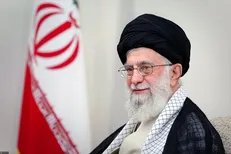 ۳ اقدامی که رهبر انقلاب هنگام خستگی و ملالت انجام می‌دهند