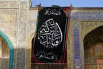 با نزدیک شدن به ۳۰ ذی‌القعده، سالروز شهادت امام جواد(ع)، حال و هوای نجف اشرف دگرگون شده است. آستان مقدس علوی طبق سنتی دیرینه، کتیبه‌های مزین به نام مبارک امام نهم را در صحن و سرای حیدری نصب کرده است تا پیام‌آور غربت و شهادت مظلومانه جوان‌ترین امام شیعیان 