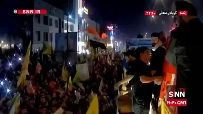 عراقی ها گرداگرد پیکر امام شهید در مسیر حرم مطهر امام حسین(ع)