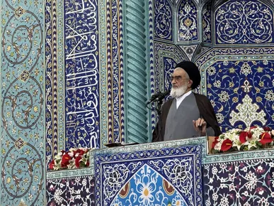 امام جمعه قم: آمریکا با نقاب صلح، به‌دنبال تحمیل حقارت ملت‌هاست