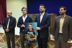 تجلیل از جواد قارایی، مستندساز گردشگری ایران، در نشست جوانان و نخبگان فعال حوزه پیشرفت کشور