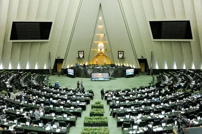 خانه ملت بر مدار منافع ملی، لیاخوف&zwnj;های غرب&zwnj;گدا علیه مجلس انقلابی!