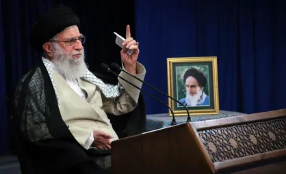 رهبر انقلاب: تنها راه مقابله با ویروس فساد، قطع دست مفسد است