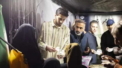 حضور محمدمهدی حیدری در موکب فدراسیون بسکتبال؛ ستایش از رشادت&zwnj;های رزمندگان و محکومیت جنایت در مدرسه میناب