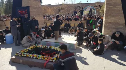 استقبال بی نظیر دانشجویان دانشگاه شهید باهنر از شهید گمنام/ یکشنبه تاریخی دانشکده فنی ماندگار شد+عکس و فیلم