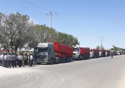 مسئولان به اعتراض کامیون دار&zwnj;ان رسیدگی کنند/ دولت بجای پاسخگویی دنبال تلگرام و برجام و حاشیه&zwnj;های دیگر است!