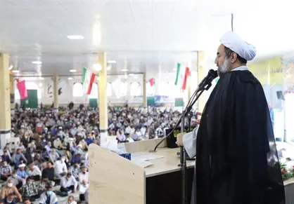 راهتان را از دشمنان جدا کنید و به دامن نظام اسلامی برگردید / نباید فریب لبخند&zwnj;های مصنوعی دشمنان را بخوریم