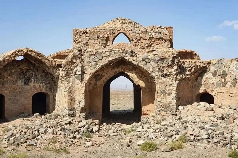 سند مالکیت کاروانسرای تاریخی ده‌زیره کاشان به نام میراث فرهنگی صادر شد