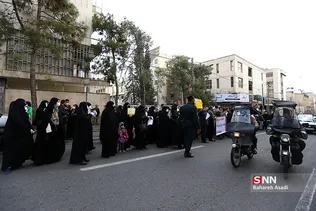 تجمع دانشجویان و طلاب در مقابل سفارت هندوستان