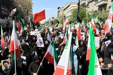 پیام یک دهه نودی به رهبر شهید انقلاب: خیلی دلم برایتان تنگ شده / بهترین ویژگی رهبر شهید ما وطن دوستی بود+ فیلم