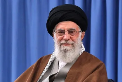 تلاوت آیاتی از کلام&zwnj;الله مجید در ابتدای دیدار نمایندگان مجلس شورای اسلامی با رهبر انقلاب