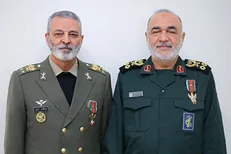 قدردانی فرمانده کل ارتش و فرمانده کل سپاه از عنایت ویژه فرمانده معظم کل قوا