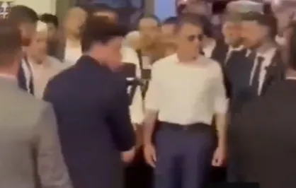 امانوئل مکرون، رئیس&zwnj;جمهور فرانسه، وارد دمشق، پایتخت سوریه، شد و به همراه احمد الشرع، رئیس&zwnj;جمهور سوریه، از مسجد اموی دمشق بازدید کرد