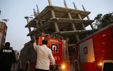 تمام ساختمان‌ها در تهران غیراصولی تخریب می‌شود/ تخریب ساختمان غیرمجاز خلازیر با خودروی راهسازی!