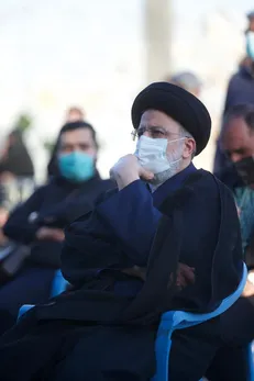 رئیسی در جمع عزاداران صادق آل محمد (ص) در میدان امام حسین (ع) حضور یافت