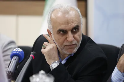 برای کوچک&zwnj;سازی دولت از هر طرف به مانع برمی&zwnj;خوریم