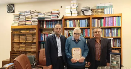 تقدیر رئیس سازمان بسیج علمی از چهره ماندگار فیزیک ایران