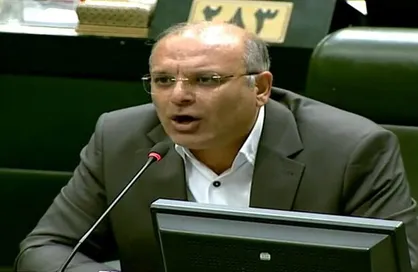 لک علی&zwnj;آبادی: همتی را که مجلس دست رد به سینه&zwnj;اش می&zwnj;زند دولت دست به سینه&zwnj;اش می&zwnj;ماند؛ این یعنی دهن کجی به مجلس + فیلم