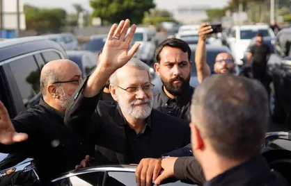 خوش آمدگویی جوانان لبنانی به دکتر لاریجانی برای سفر به لبنان