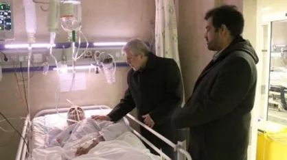 معاون وزیر علوم از رییس پیشین دانشگاه شریف عیادت کرد