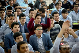 تماشای بازی پرسپولیس و کاشیما آنتلرز در دبیرستان البرز