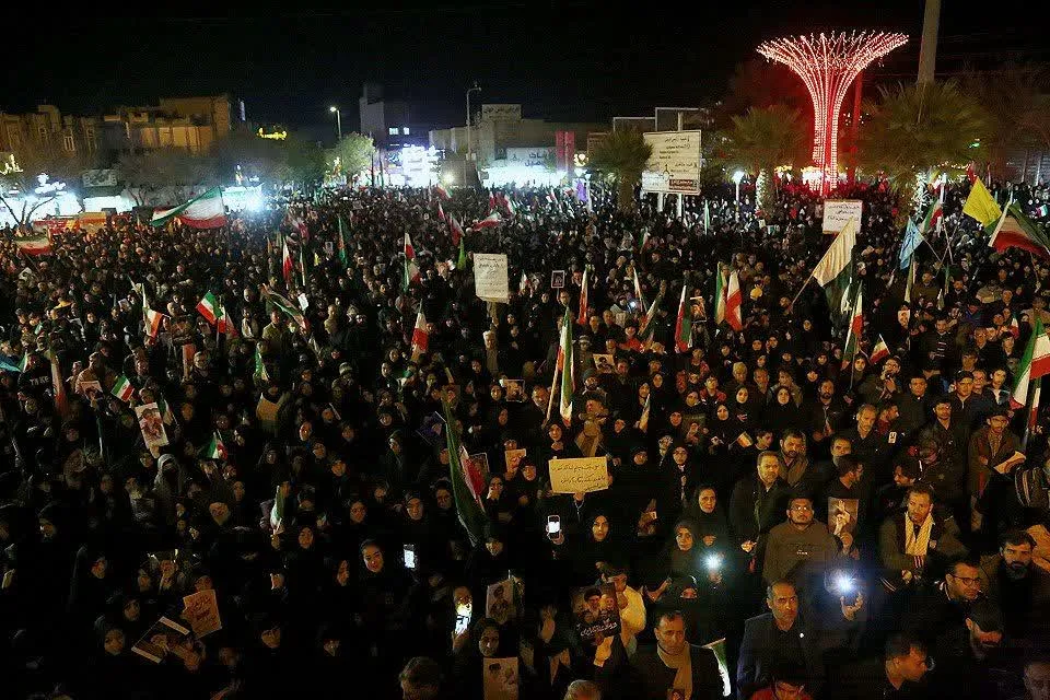 قم پس از ۲۰۰ شب؛ چراغ ایستادگی مردم همچنان روشن است + فیلم