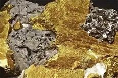 نشت سیانور از معدن طلای ساری‌گونی / مردم منطقه در اعتراض به آلایندگی‌های معدن تجمع کردند
